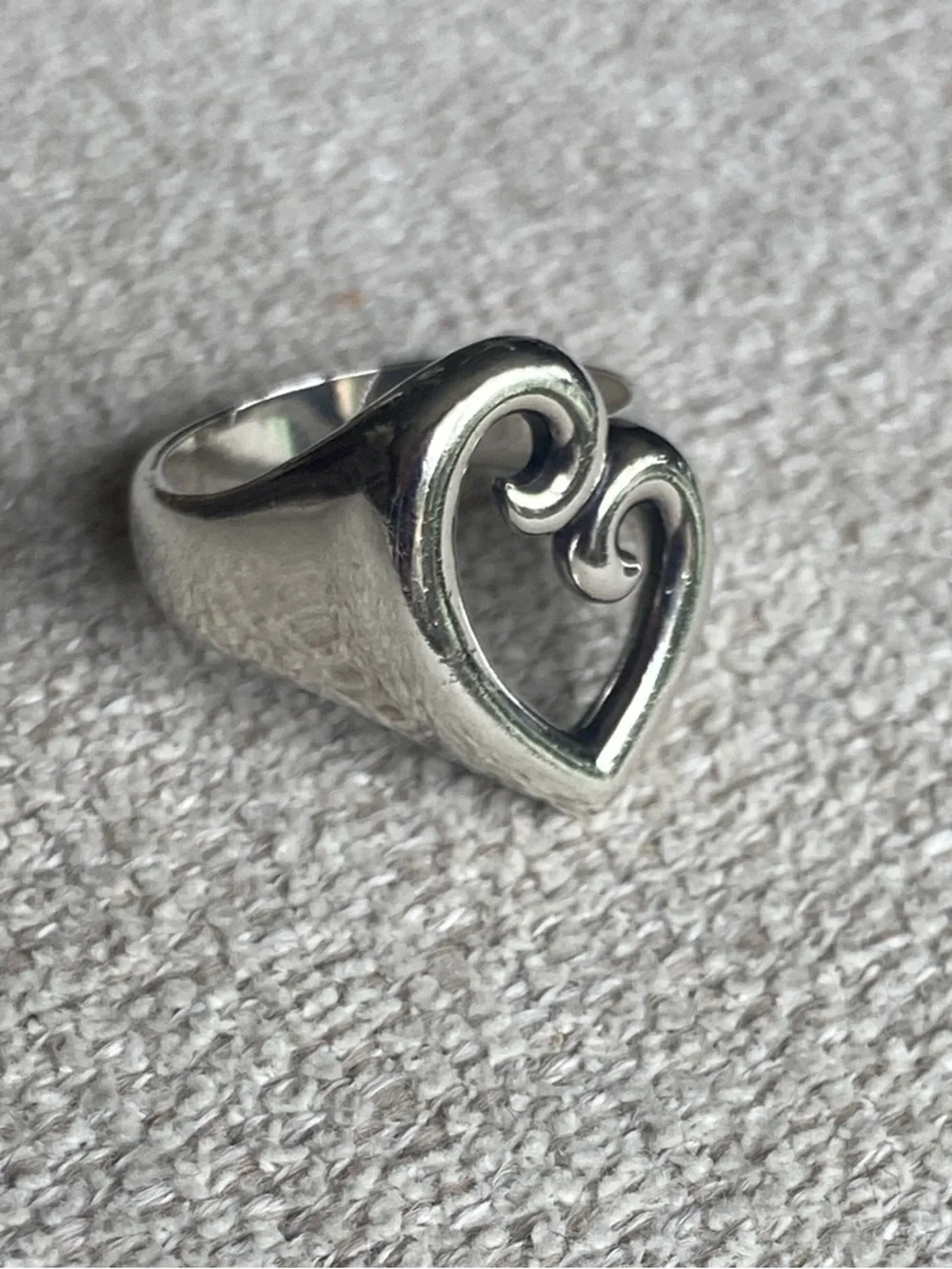 James Avery "Mother's Love" Sterling Silver Open Heart Ring. Size 8 - Picture 7 of 17